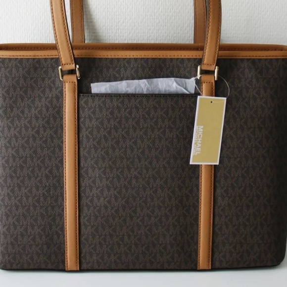 Michael Kors Large Laptop Bag - Picture 8 of 8
